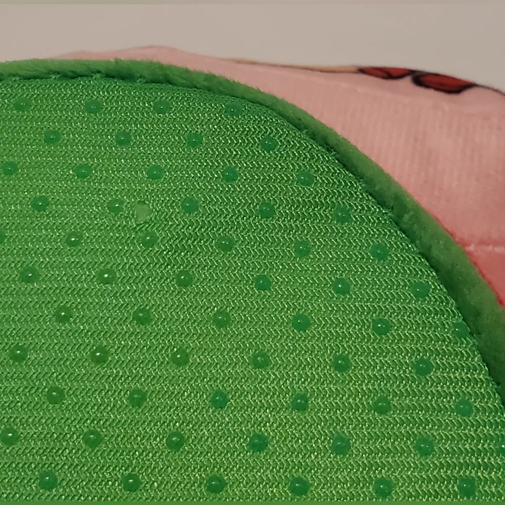 Strawberry Shortcake Character Slippere Youth XL Sz 4/5 Pink, Red And Green